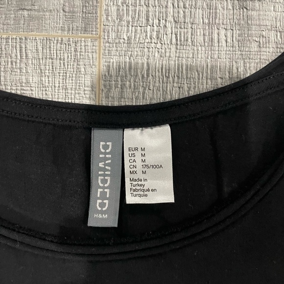 Divded Tshirt - Picture 2 of 3